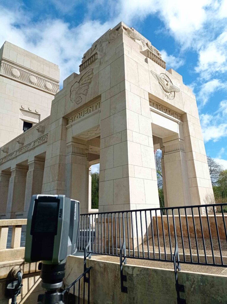 Scanner 3D FARO en cours de relevé architectural pour production de plans de l’existant à Marnes-la-Coquette – Localitech